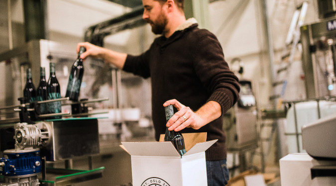 Destilleribesøk med brennevinsmaking