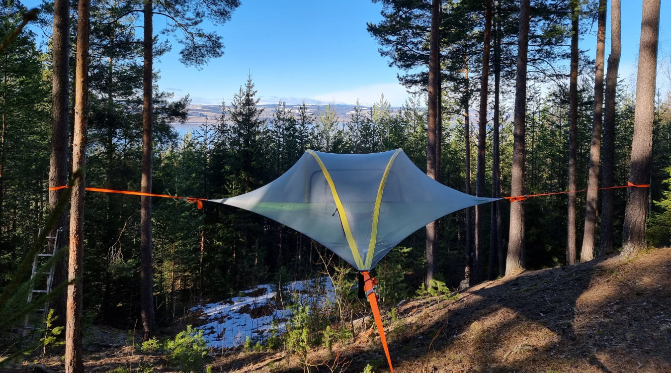 Svevetelt og klatrepark