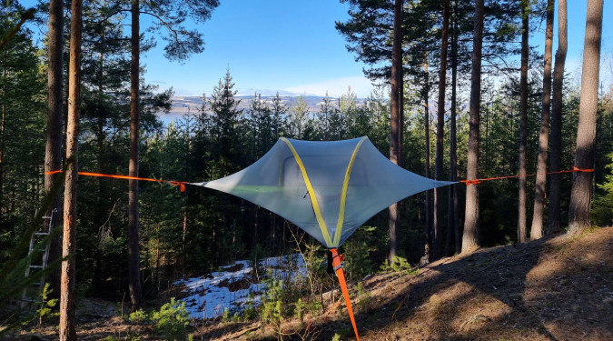 Svevetelt og klatrepark
