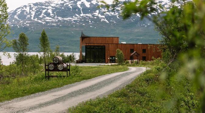 Arctic fjordcabins & destilleriomvisning