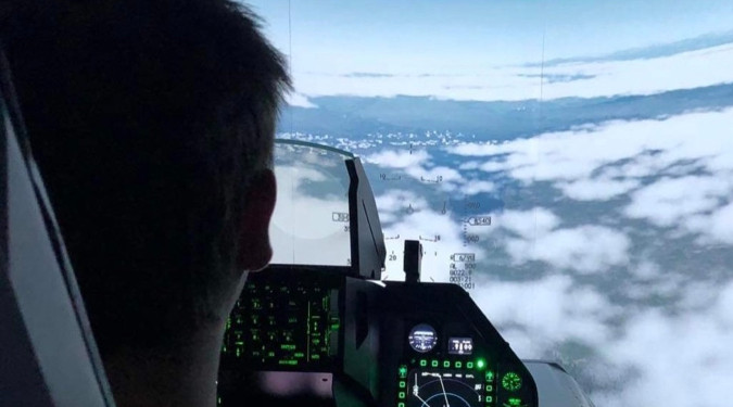 Virtuell F-16 pilot for en dag