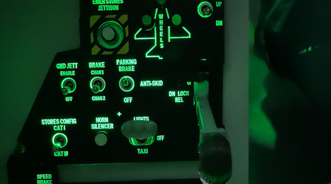 Virtuell F-16 pilot for en dag