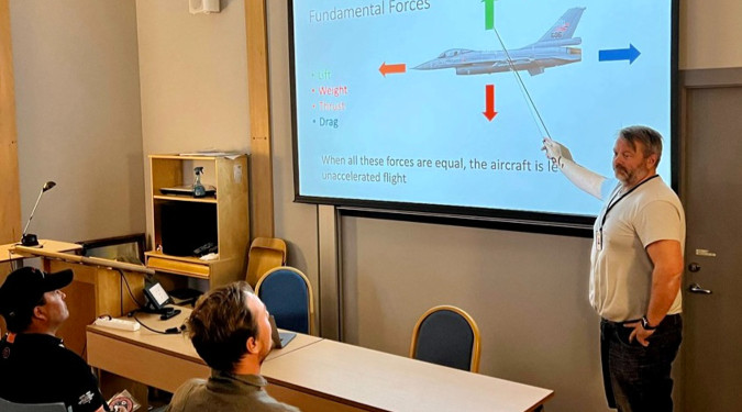 Virtuell F-16 pilot for en dag